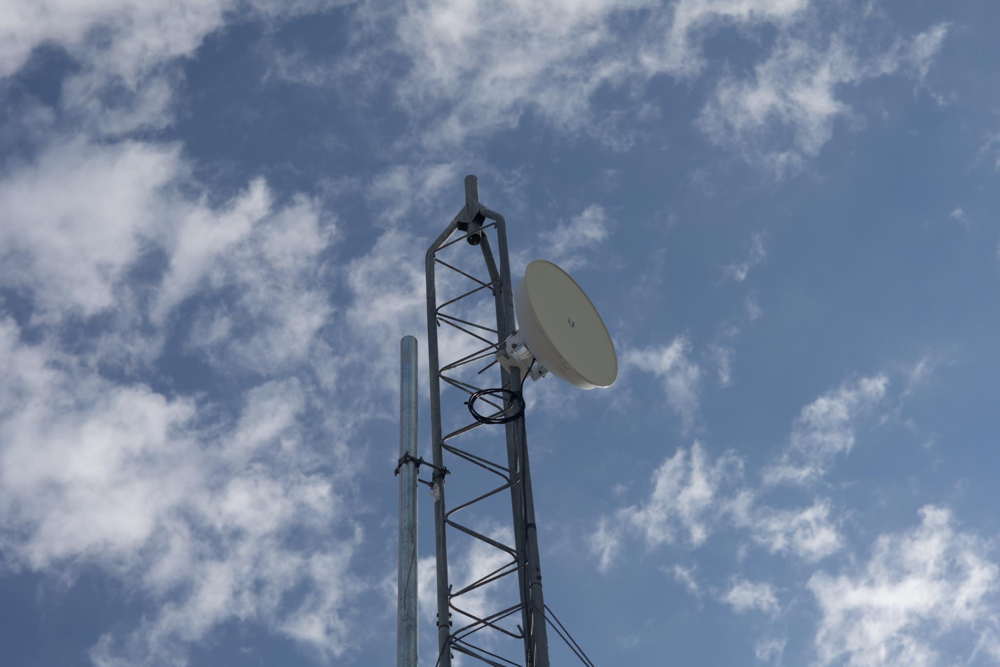 Wireless radio dish